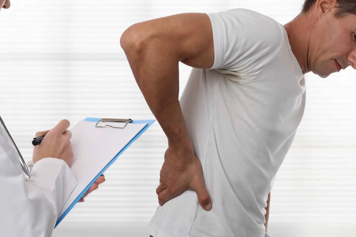 معاینه کمردرد