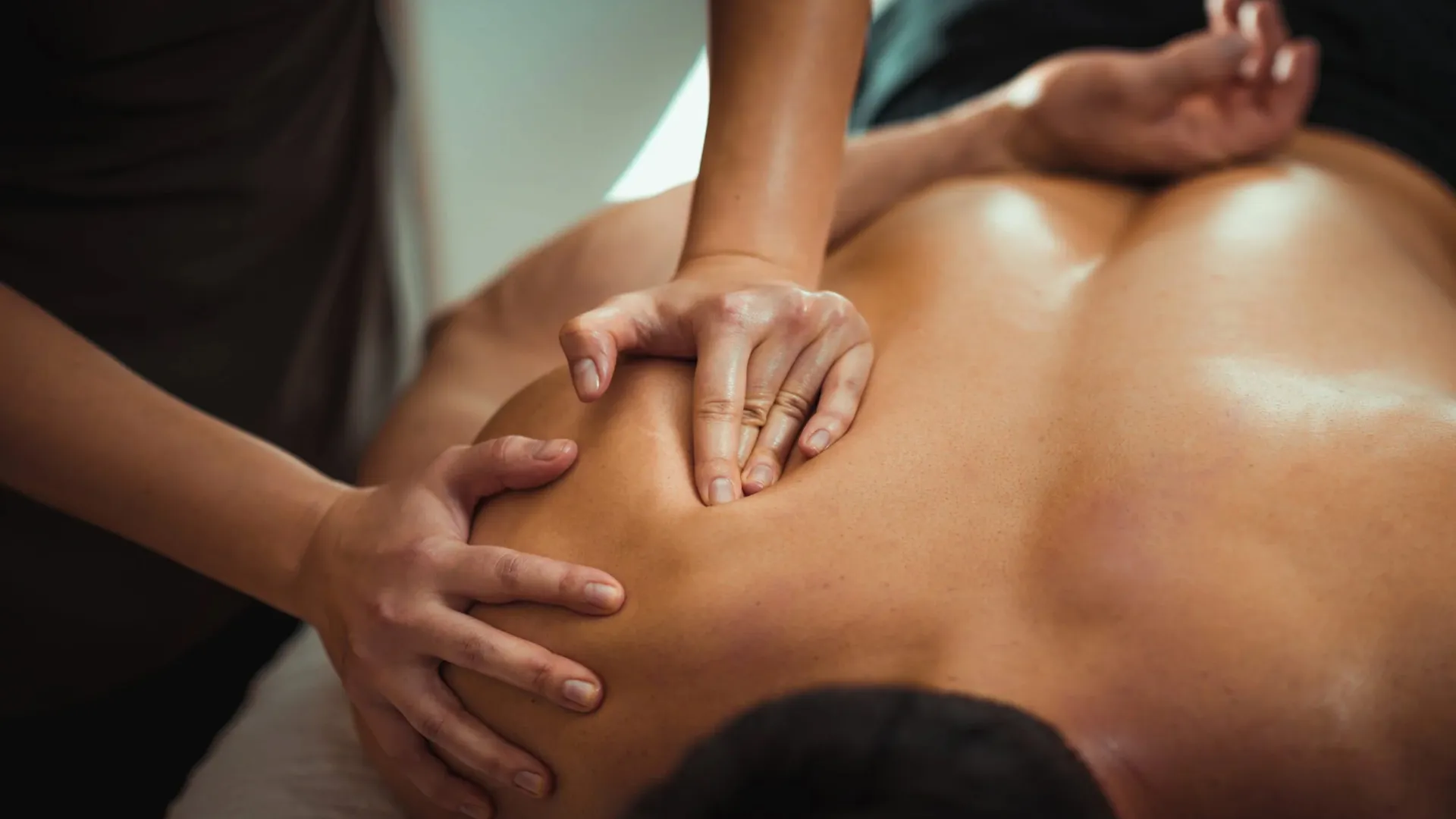 ماساژ کمردرد